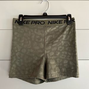 Nike Pro Dri Fit 3” Shorts Women’s Size Medium